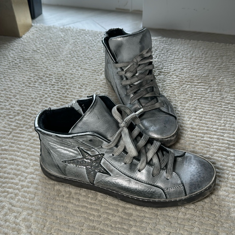 Silver sneakers with star size 38